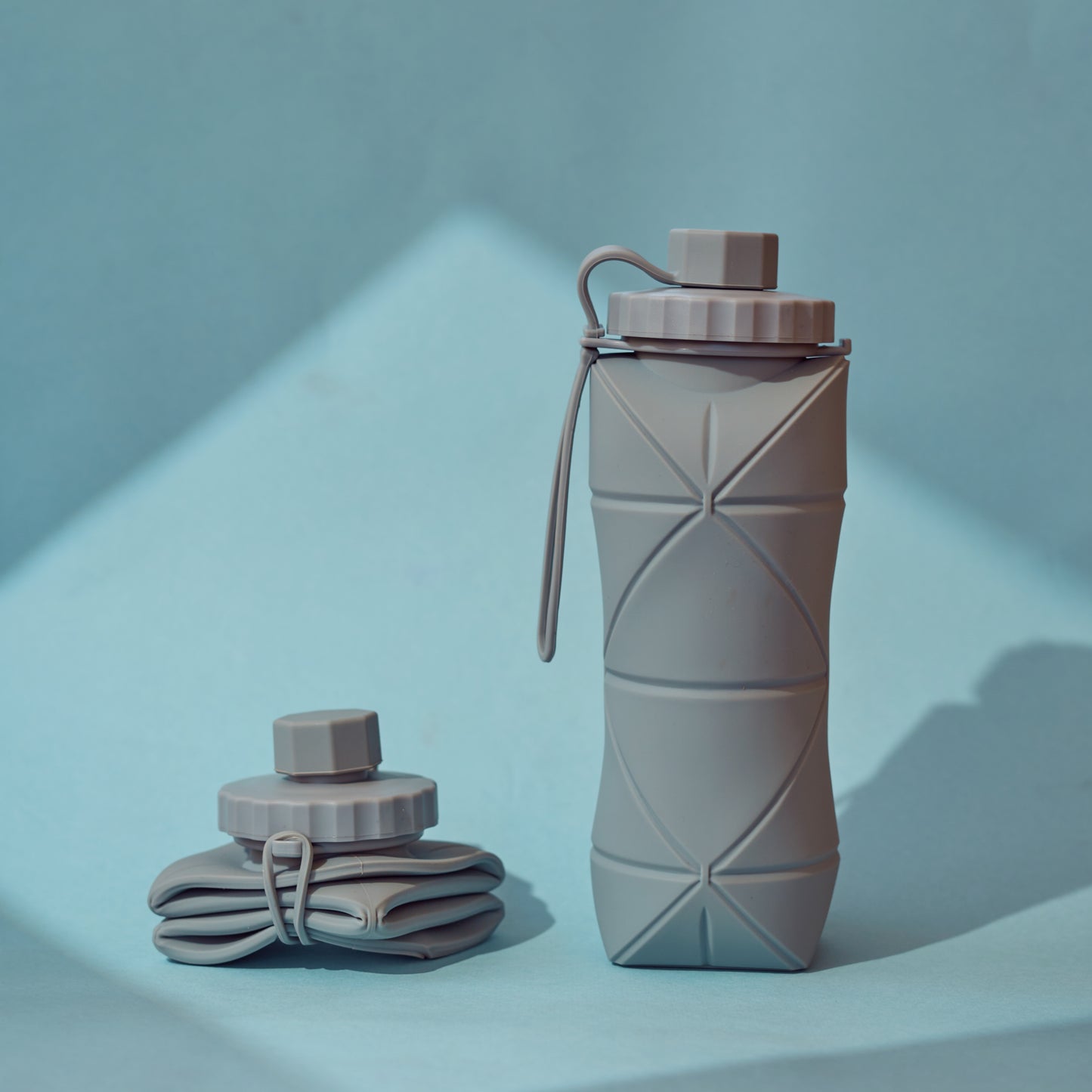 Collapsible Silicone Water Bottle 600ML, Leakproof Foldable Travel Bottle, Lightweight Reusable for Camping Hiking Gym Cycling Outdoor Sports,